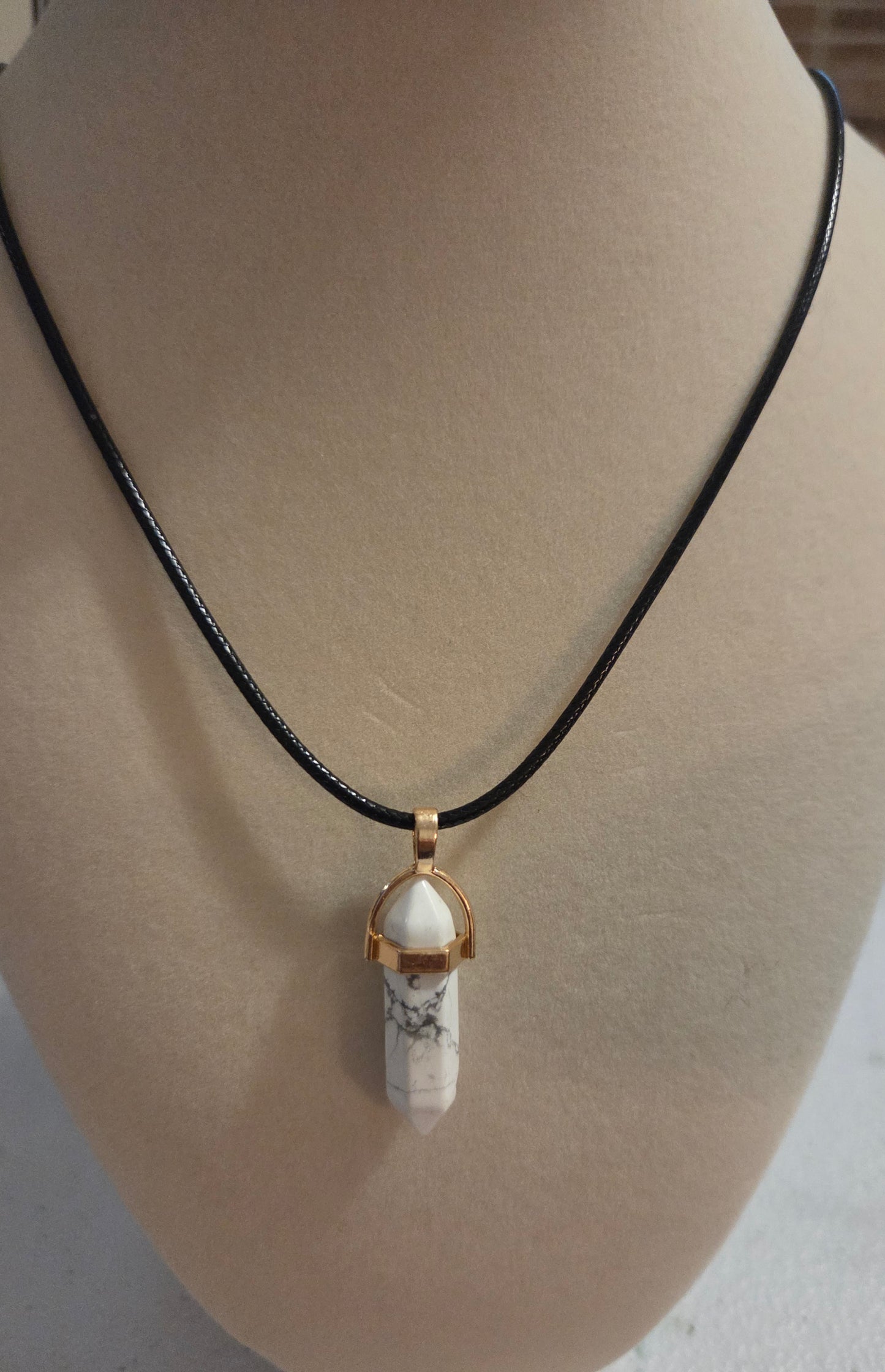 Howlite pendant with cord