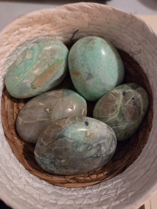 Garnierite Palm Stone