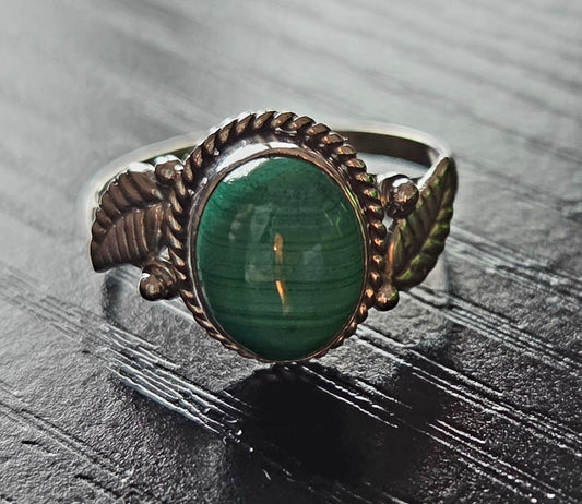 Malachite ring size 8 sterling sliver